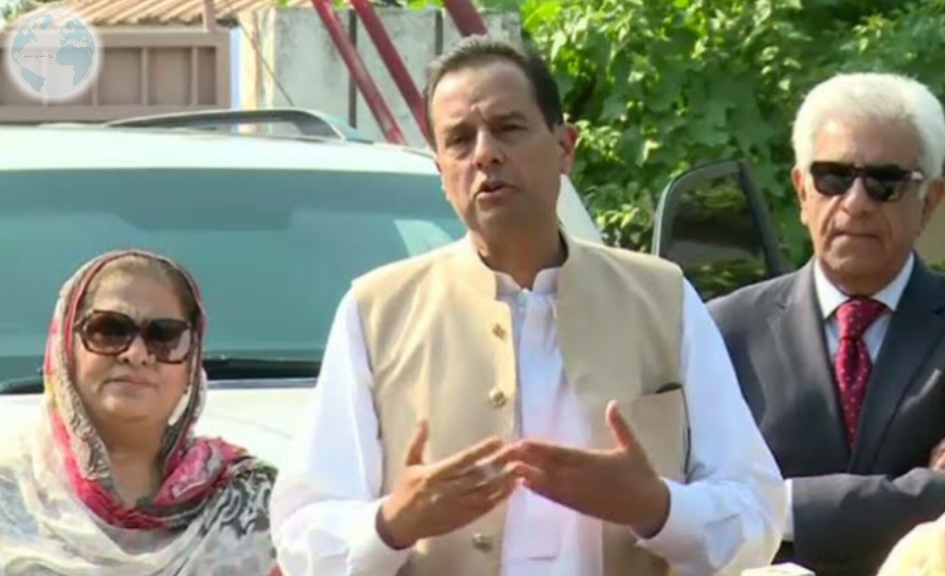 Captain Safdar said that Imran Khan Brought Pirni from Peer's House while Nawaz Sharif gives Priority to the State