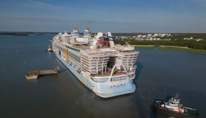 Stunning Photos of New Ship 5 Times Bigger than Titanic